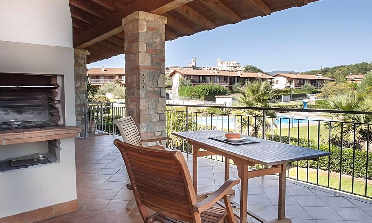 Polpenazze del Garda Apartment | CASA AL GOLF - PISCINA -TERRAZZO - PET FRIENDLY