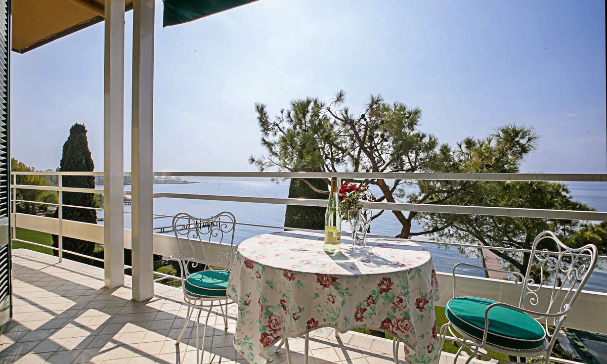 Colombare Apartment | Casa Bel Tramonto, Sirmione, Italy