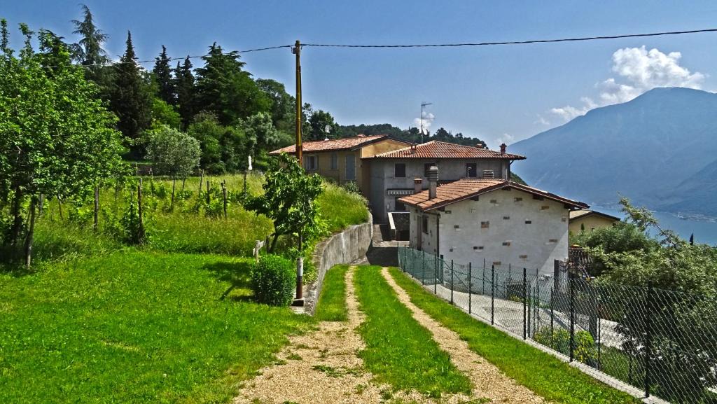 Pieve House | Casa Giacomina garden and Lake view by Gardadomusmea