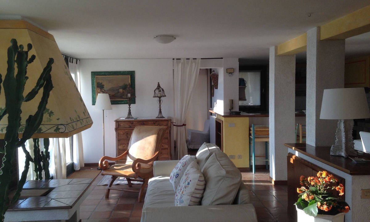 Roe Volciano Apartment | Casa Lella lL lounge on Salo