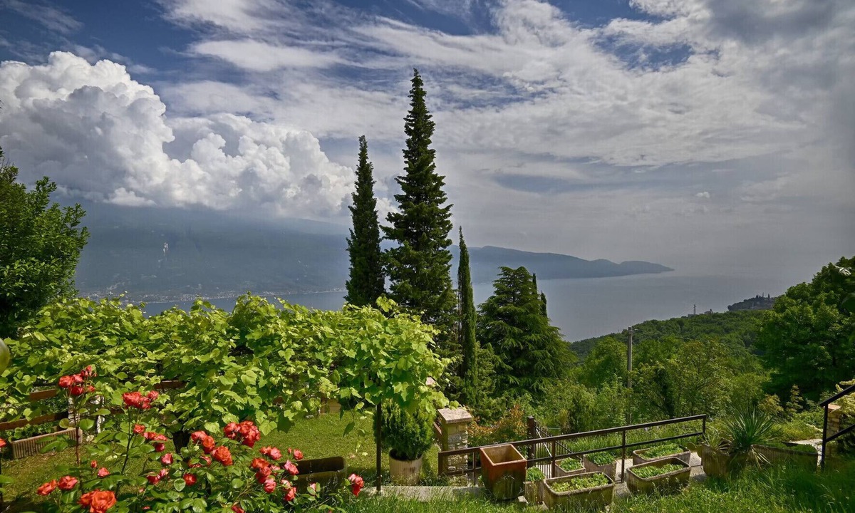 Aer Apartment | Casa mamma Gisella by Theater Home, with marvellous lake view