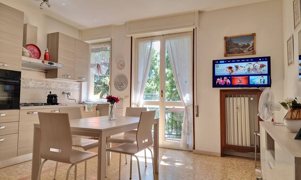 Abbadia Lariana Apartment | Casa Orso - Romantic Stay by Lake Como - Central - Walk to Beach & Trails