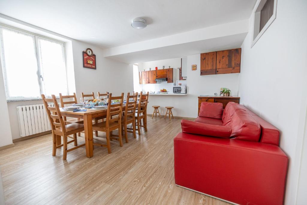 Clusone Apartment | Casa soleggiata sull'altopiano
