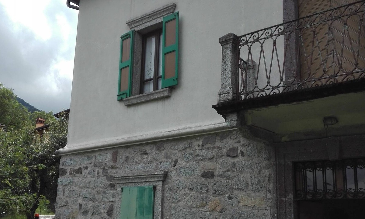 Pisogne House | Casa Vacanze CASTANOCE, suitable for small groups, pets allowed