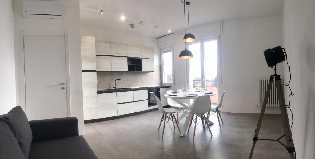 Cernusco sul Naviglio Apartment | CaseOspitali - Casa Lumiere, bilocale panoramico e luminoso - piano 3 NO ascensore