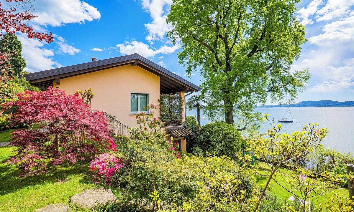 Sasso Moro Villa | Charming 5-room house with approx. 6,000 m² lakeside plot