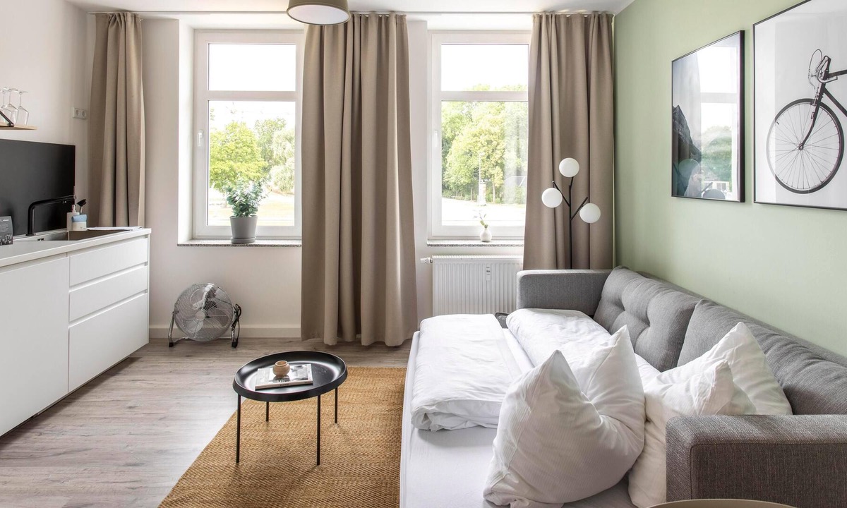 Kaßberg Apartment | Chemnitz Hartmannstr | Two-Bedroom Suite + Balcony