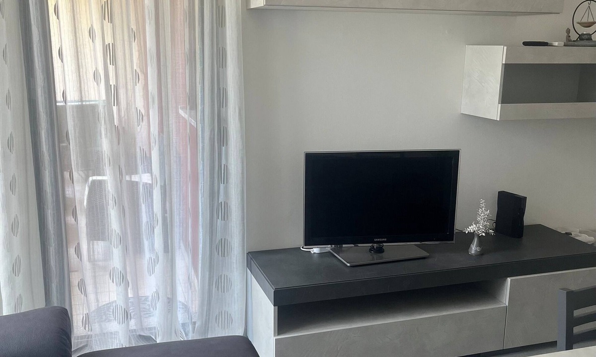 Albate Apartment | Close to downtown Como, free parking. Convenient for Switzerland.
