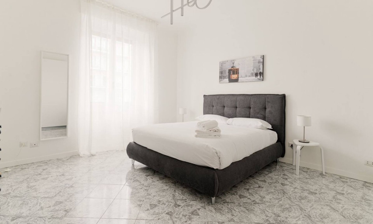 Navigli Apartment | Comfortable apartment of about 85 square meters, ideal for 4 people, located on the first floor of a building with a lift (NOT suitable for disabled people - there are some steps at the entrance).The property is located in a strategic area, full of servi
