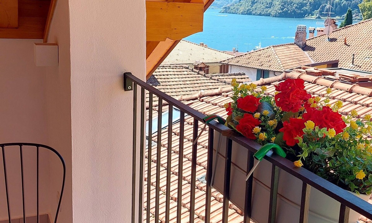 Azzano Apartment | Cosy retreat, historical village on Lake Como, close to lake/services with views
