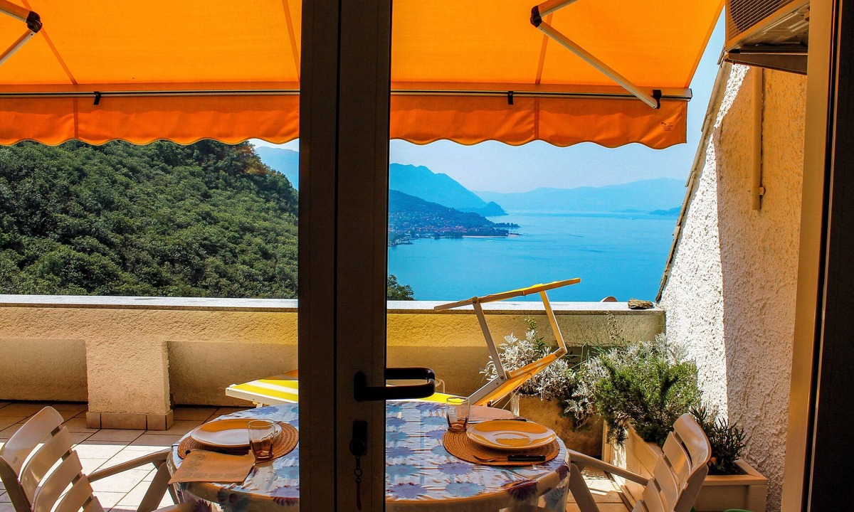 Poppino Apartment | Cozy 2 bedroom apartment with stunning views of Lake Maggiore