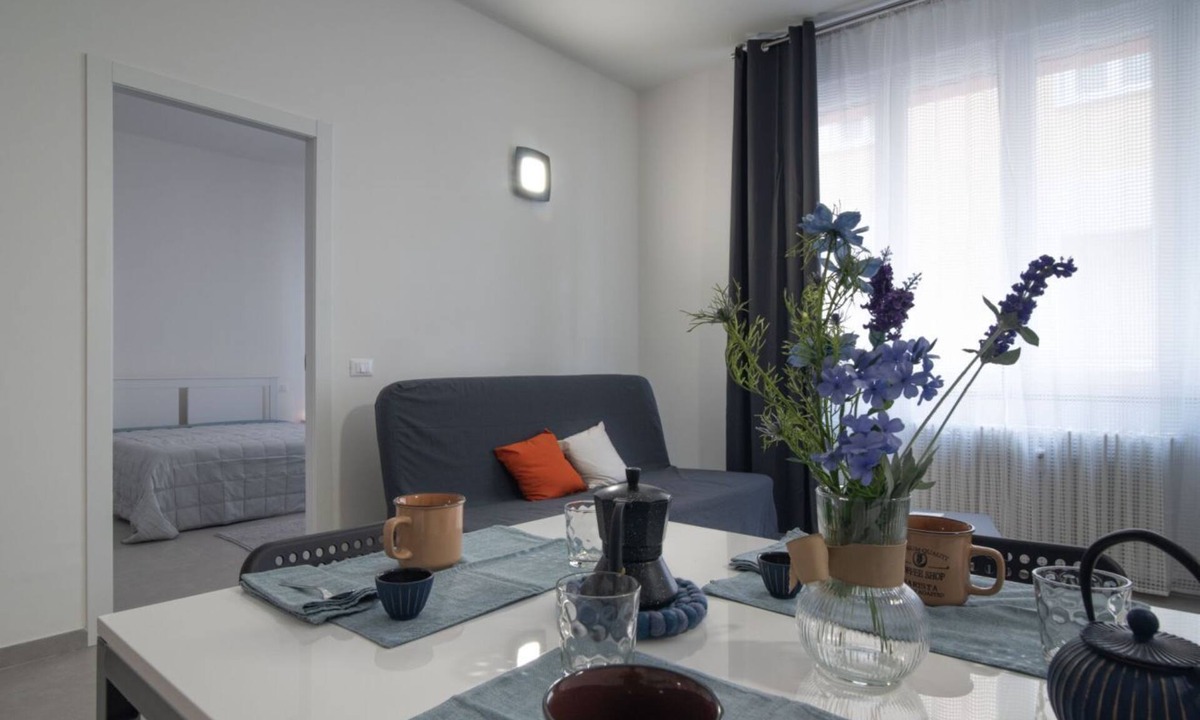 Old Town Apartment | Cozy apartment of 85 sqm located on the second floor of a building with elevator, perfect for 6 people.The accommodation is located in the city center of Mantua (ZTL limited traffic zone, UNESCO), in less than 5 minutes walk you can reach all the main at