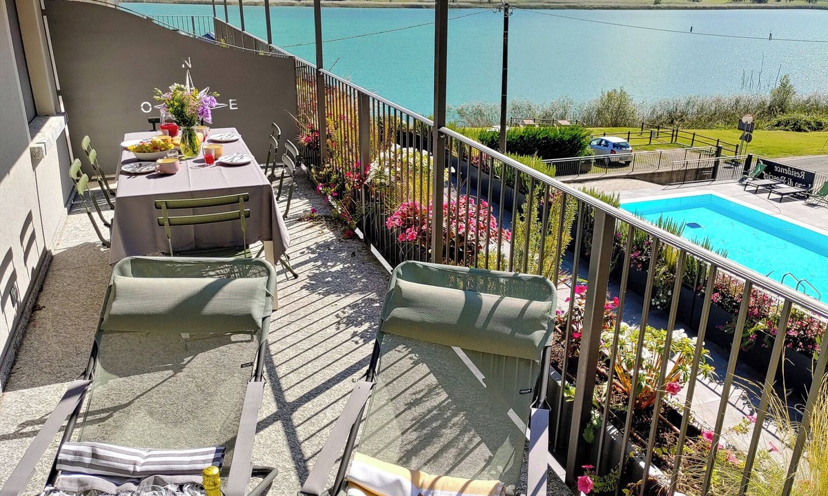 Dascio Apartment | Dascio Oasi Balcony Holiday Apartment on the Lake with Pool