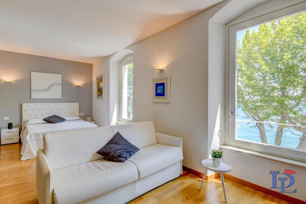 Desenzano del Garda Apartment | DesenzanoLoft Blue Eyes
