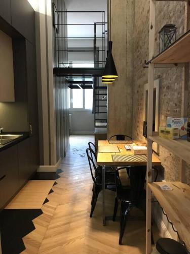Zona Solari Apartment | dezza loft