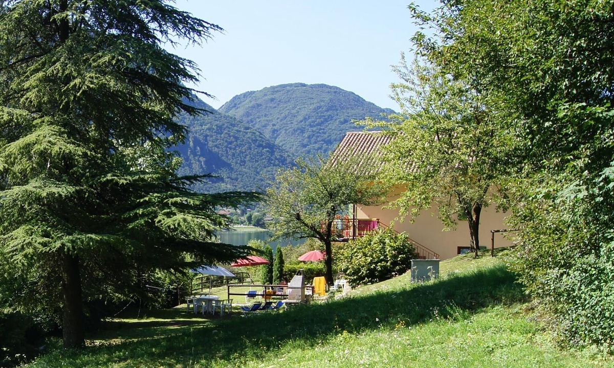 Idro Apartment | Directly on the lake on the second floor and with a garden on the first floor