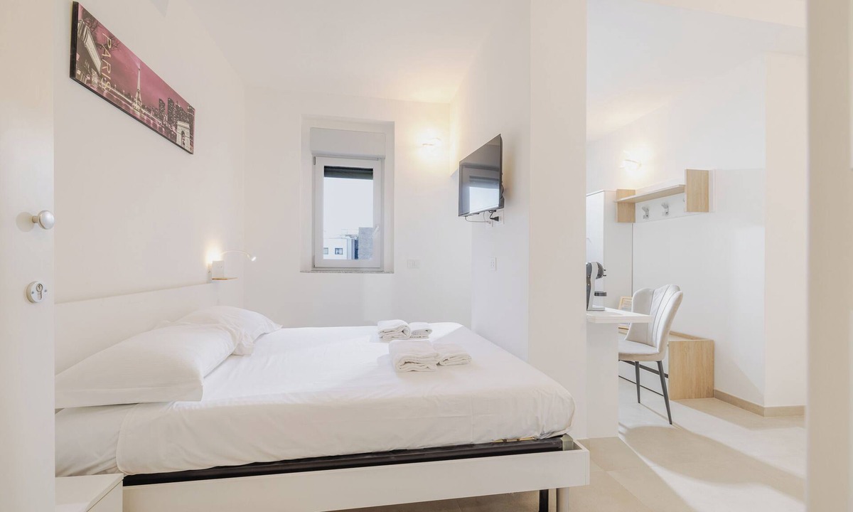 Trezzano sul Naviglio Apartment | Double bed and sofa bed with private bathroom 3-4 people - 20 minutes from Milan