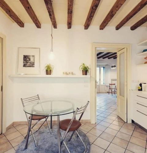Porta Genova Apartment | Elegant naviglio cool area large 5 pax with elevator