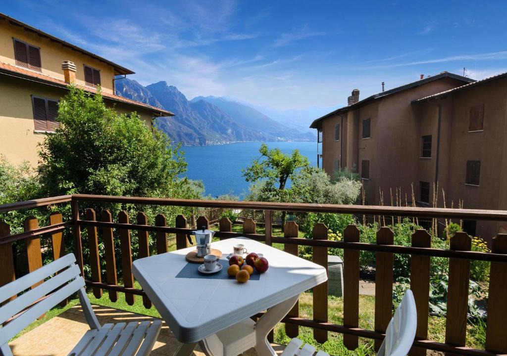 Zorzino Apartment | EnjoyIseoLake - Discesa a Lago with terrace and garden on lake Iseo