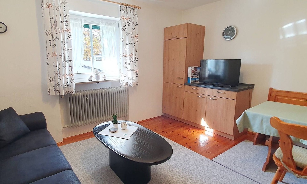 Chieming Apartment | Ferienwohnung II mit 1 Schlafzimmer und Balkon