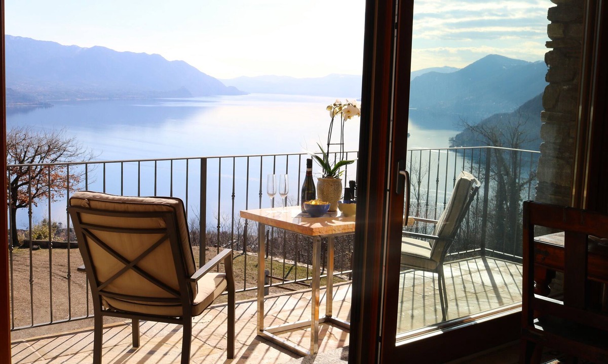 Maccagno Apartment | Finca Cascina Borchina: "FALCO" country estate, relaxation, dream lake view, nature, organic