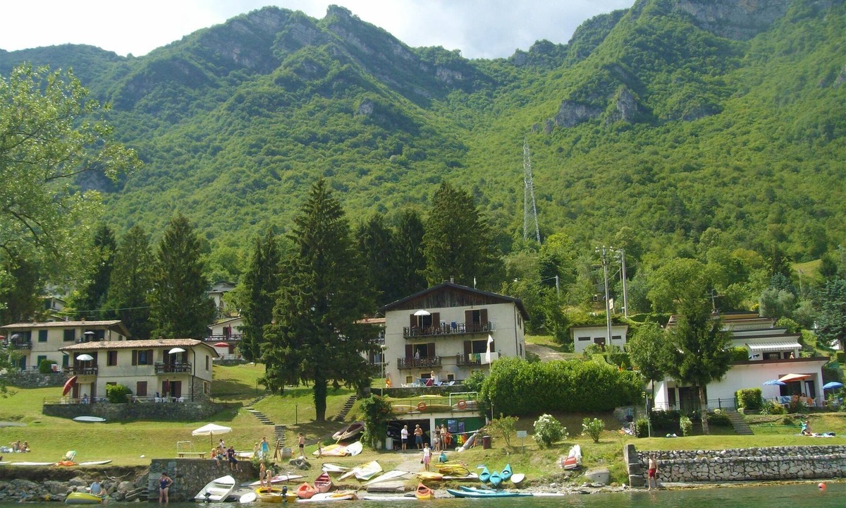 Idro Apartment | First row to the lake for 5 people