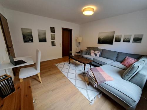 Sundern Apartment | Gemütliche Fewo "Schellings Ruhe"