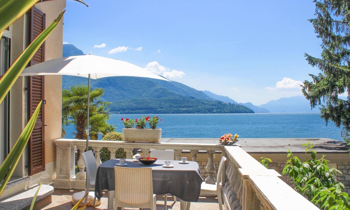 Consiglio di Rumo Apartment | GiardinoLago Bianco Holiday flat on the lake with pool