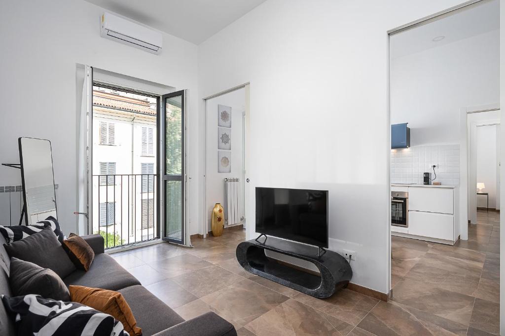 Porta Romana Apartment | Gottardo Apt (Corso San Gottardo/Navigli)