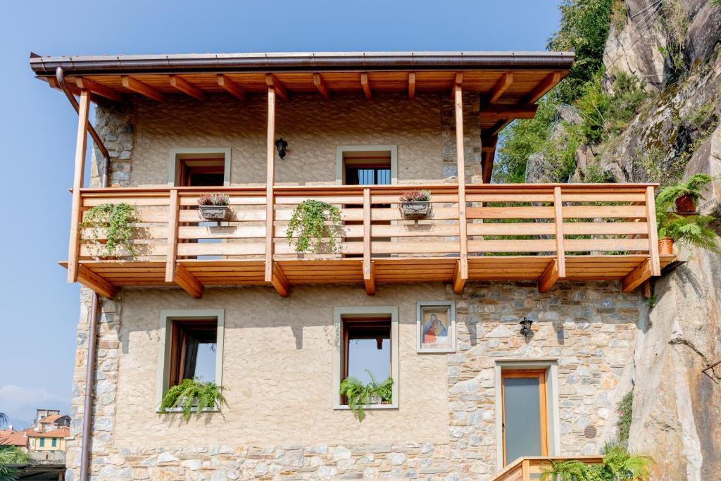 Dervio Villa | Green Chalet Scalotta - Nature Relax Lake view with Jacuzzi and Spa