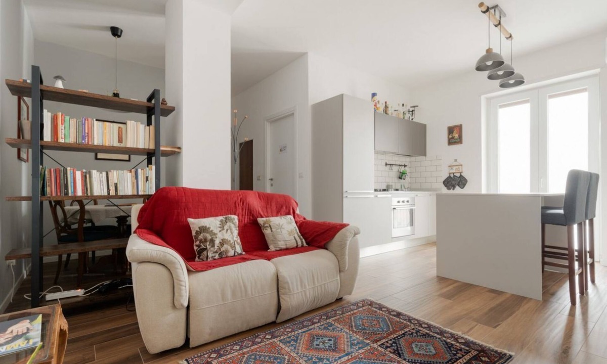 Bullona Apartment | GuestHost - Cozy and comfortable 55 sq m apartment, perfect for two people, located on the third floor of a building with an elevator (NOT accessible to disabled guests).The property is located on Via Cenisio, one of Milan's main streets, connecting the