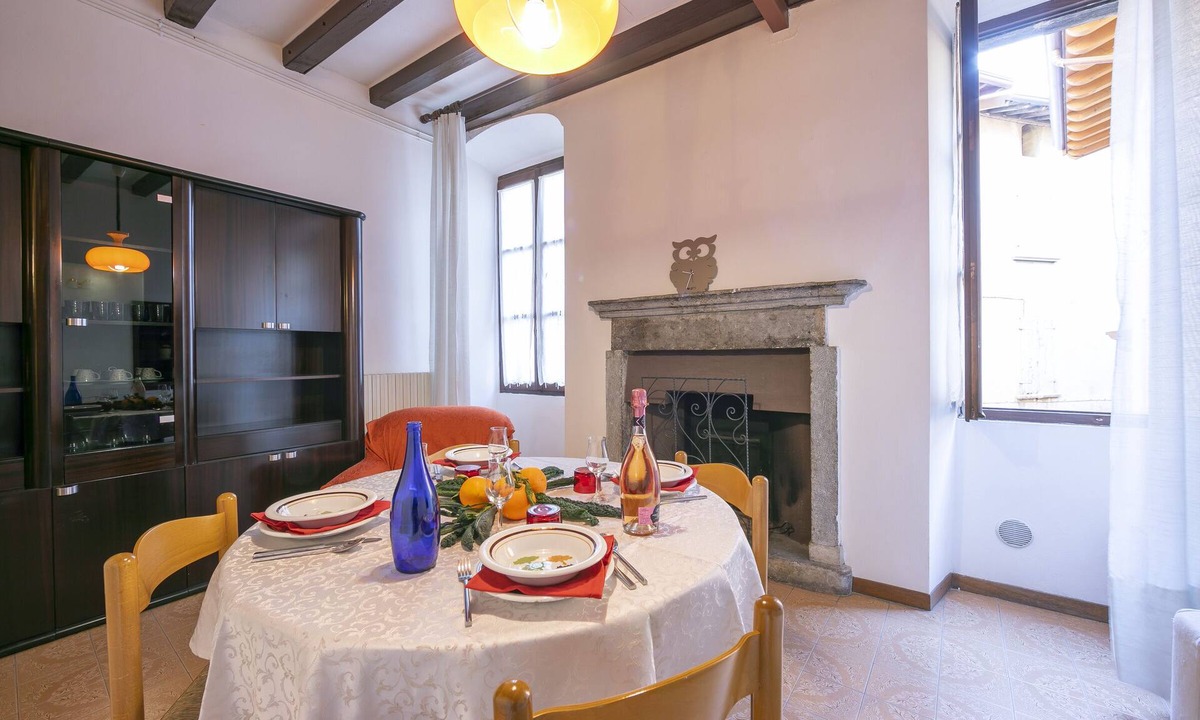 Toscolano Maderno Apartment | Gufo - Orange 100m Near Lake, Toscolano Maderno, Italy