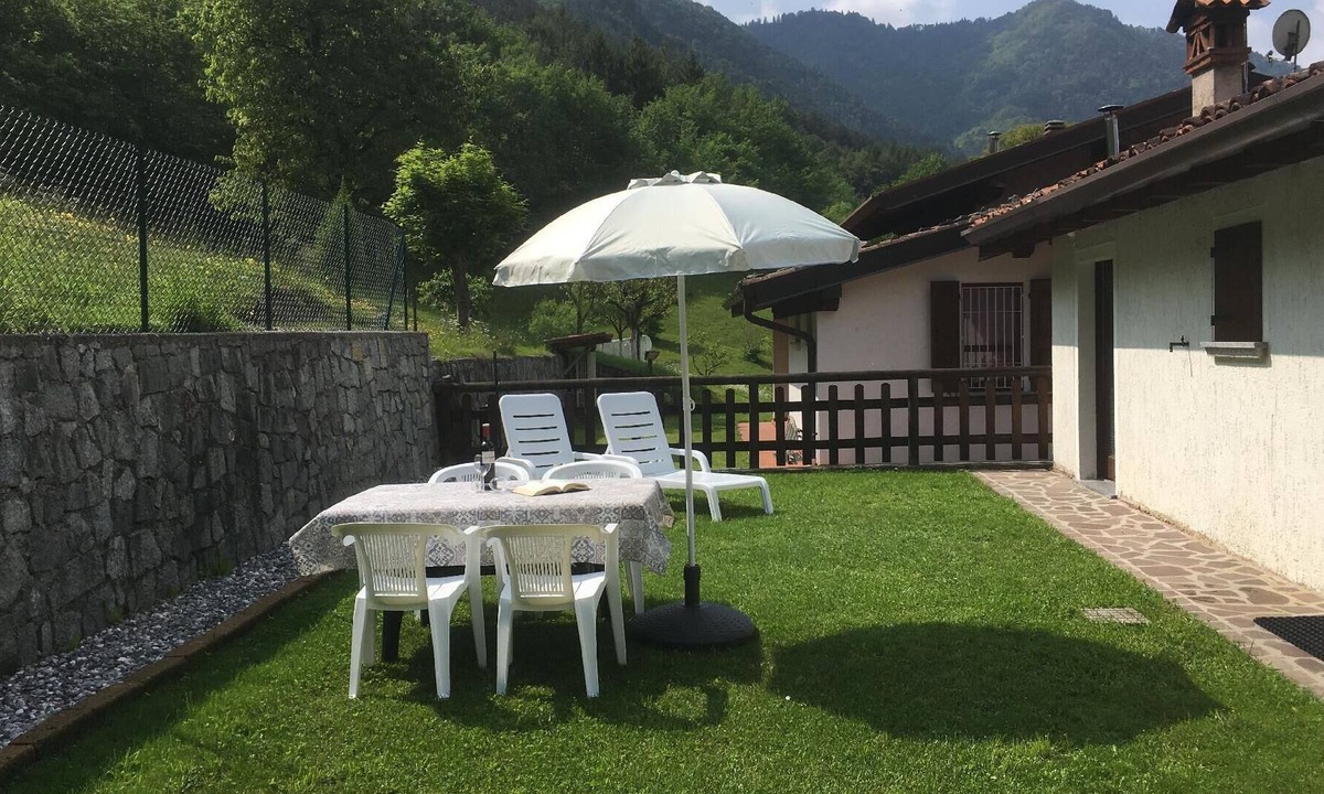 Crone Apartment | Holiday apartment Idro for 1 - 4 persons with 2 bedrooms - Twin house