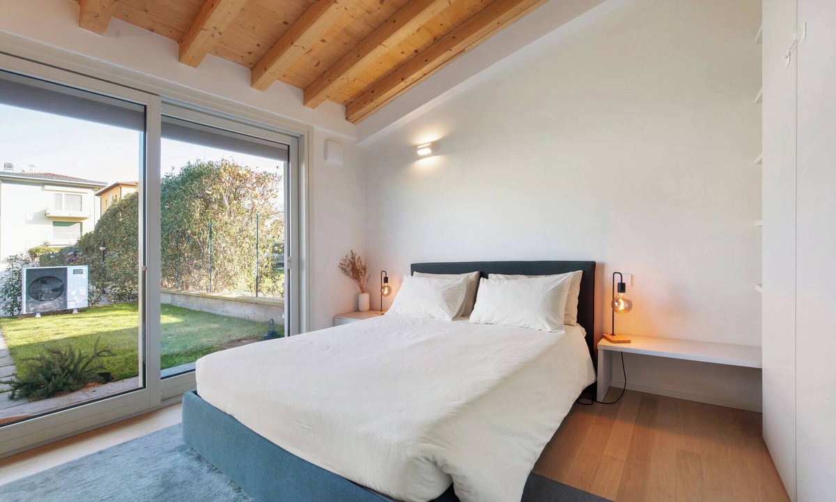 Iseo Apartment | Holiday Apartment "Little Mier Iseo" with Mountain View, Private Garden & Wi-Fi