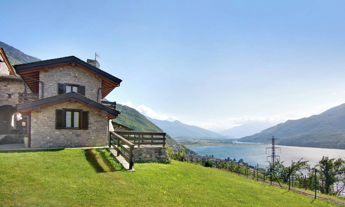 Verceia House | Holiday Home 'Borgo Vico' with Lake View, Private Terrace and Wi-Fi