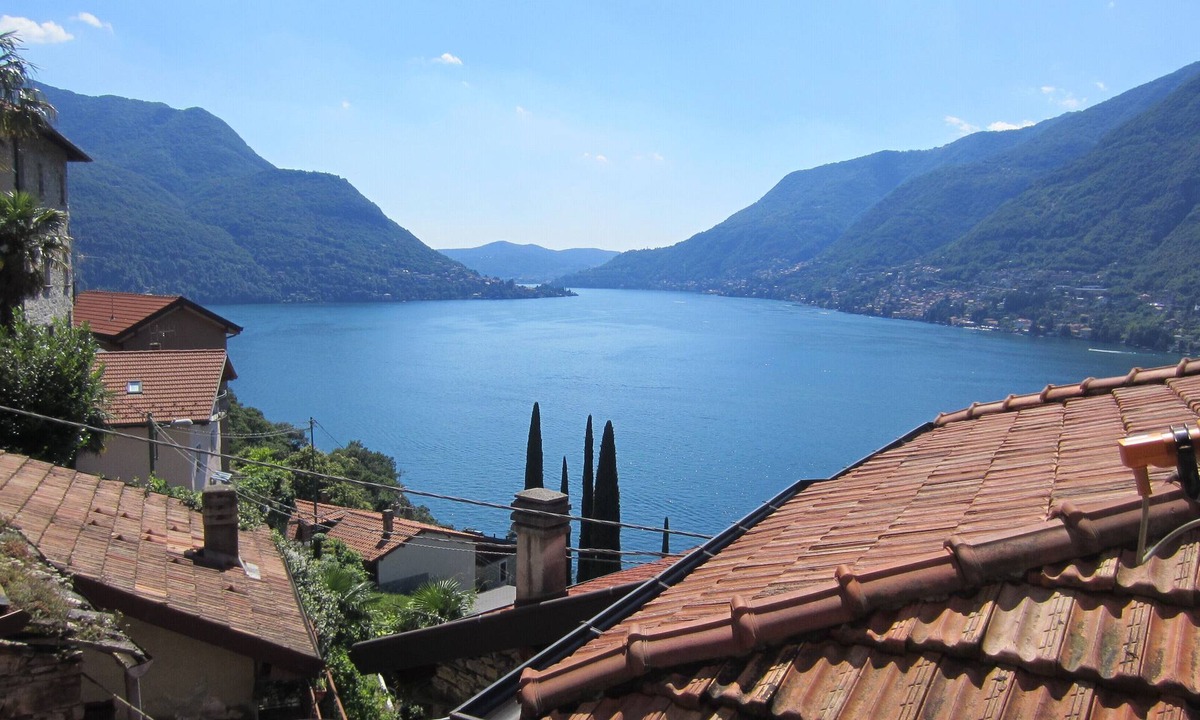 Riva House | Holiday Home Como Lake-Casa Sibiel-Typical Italian house