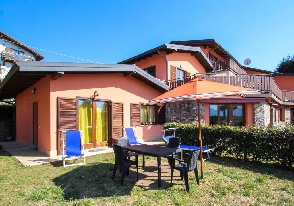 Luino House | Holiday Home Residenza Agrifoglio-11 by Interhome