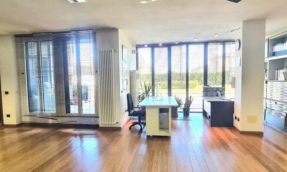 Lorenteggio Apartment | Ideal loft for work and families, urban site+green, metro,tram,bus & train @50 m