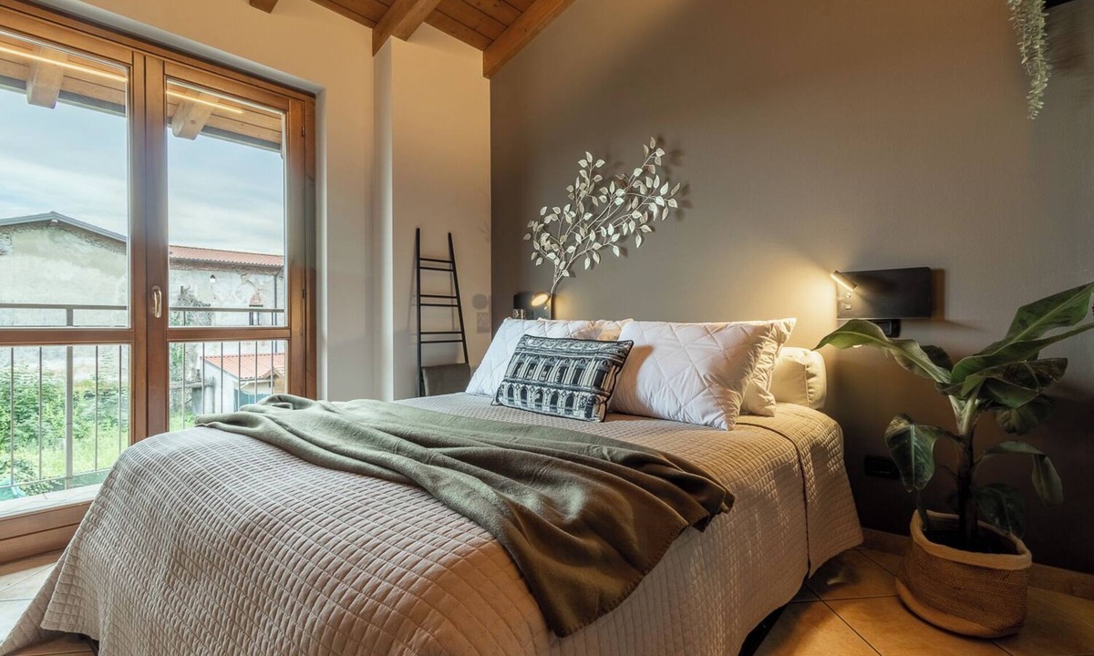 Somma Lombardo Apartment | INTERIOR 13 - Coffee, Wifi & 15 min to MXP - Cozy Apt with all the comforts