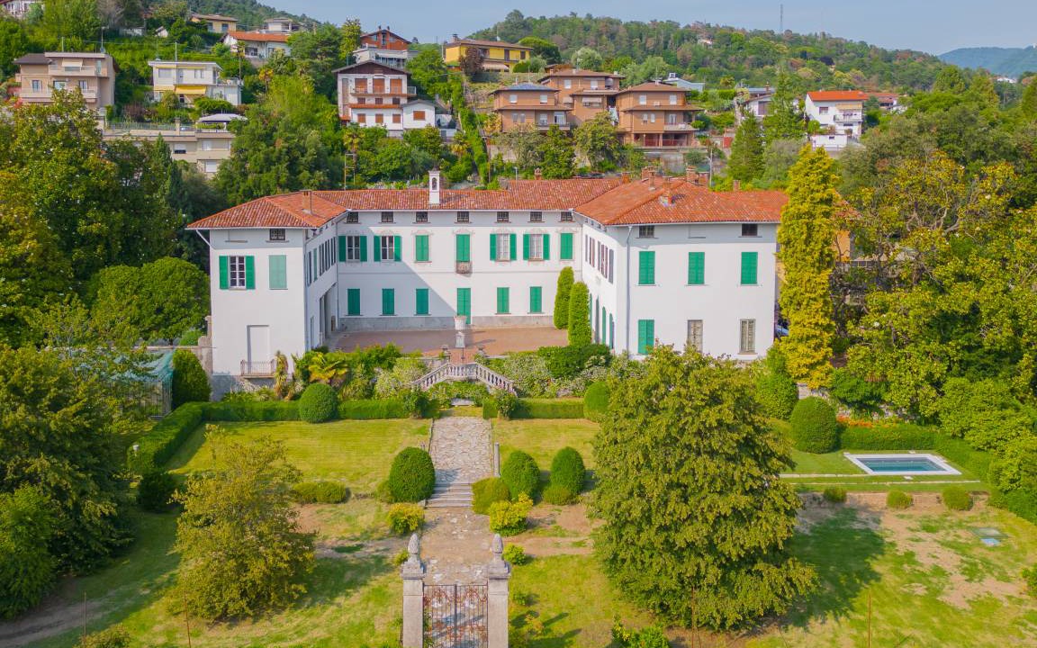 San Fermo della Battaglia Villa | 550 m² Villa ∙ 7 bedrooms ∙ 15 guests