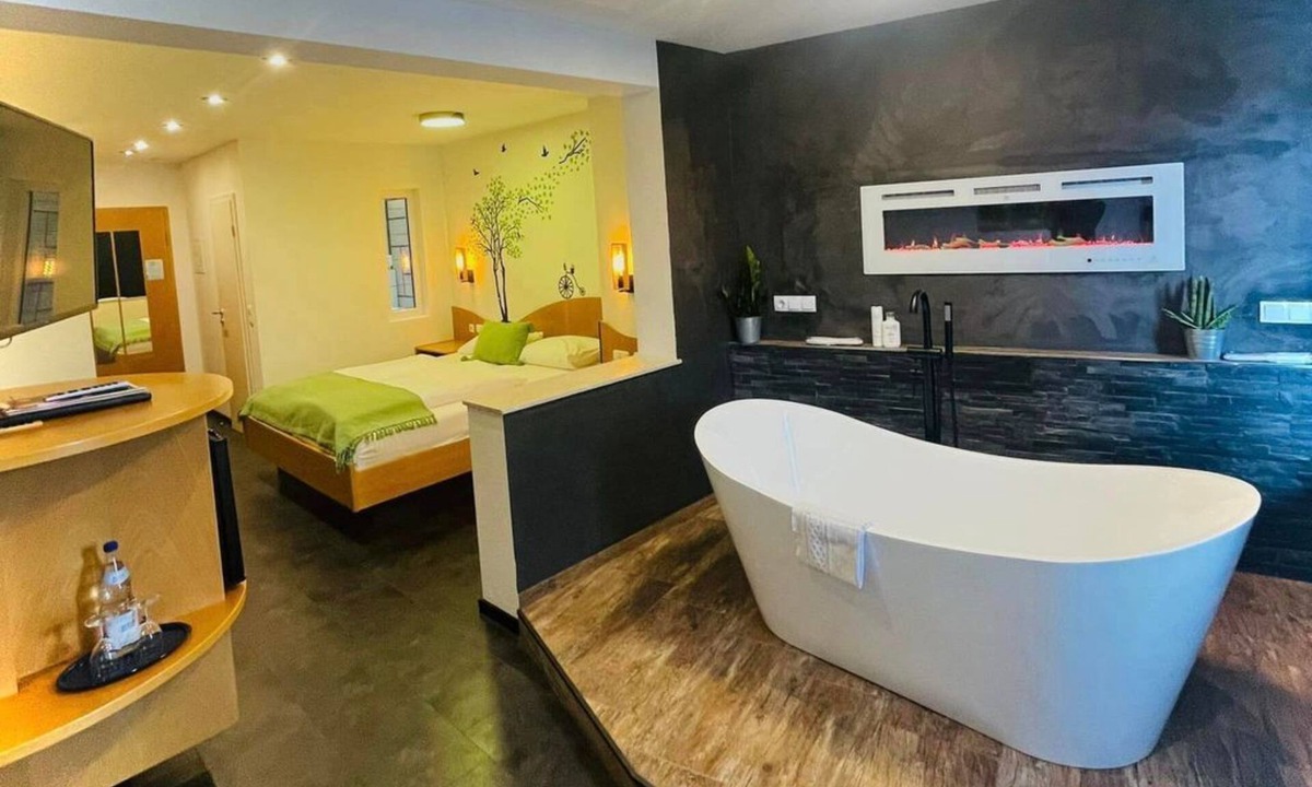 Idar-Oberstein House | Junior Suite shower/WC - Berghotel Kristall