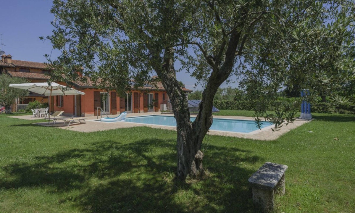 Pozzolengo Apartment | La Casina Apartment - with garden and pool