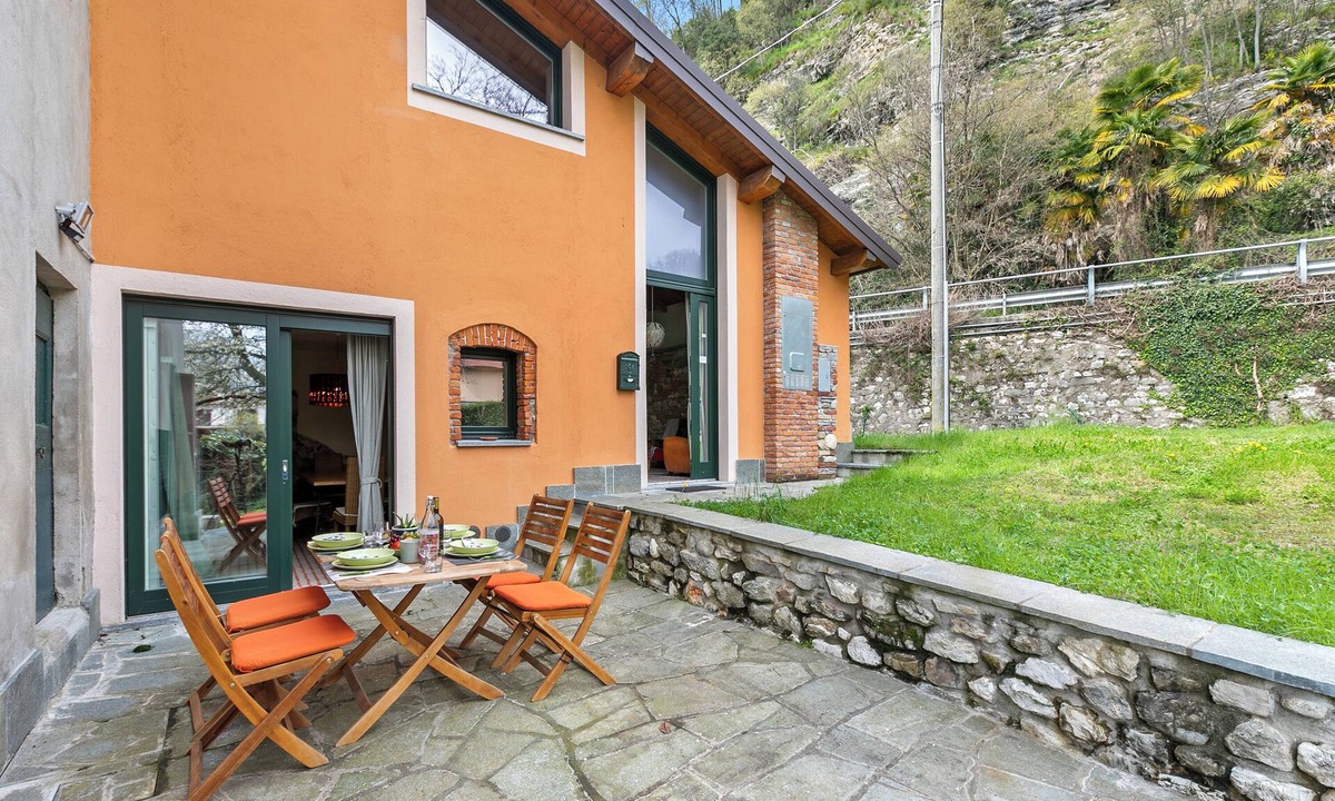 Monvalle House | La Maison Du Lac 50 meters from lake, Monvalle, Italy