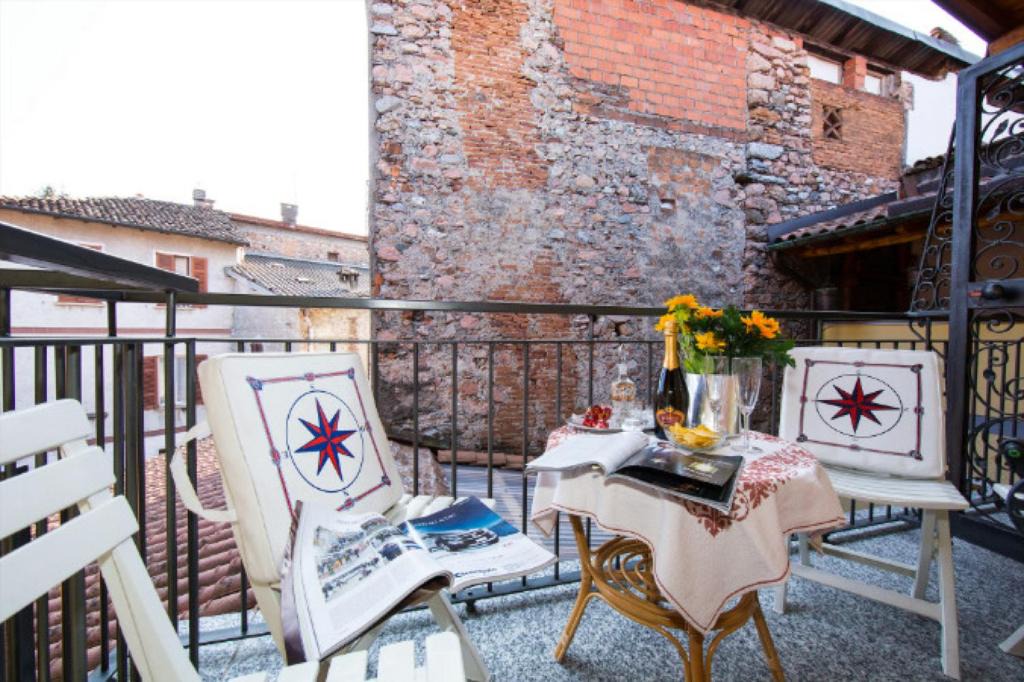 Brusimpiano Apartment | La Romantica