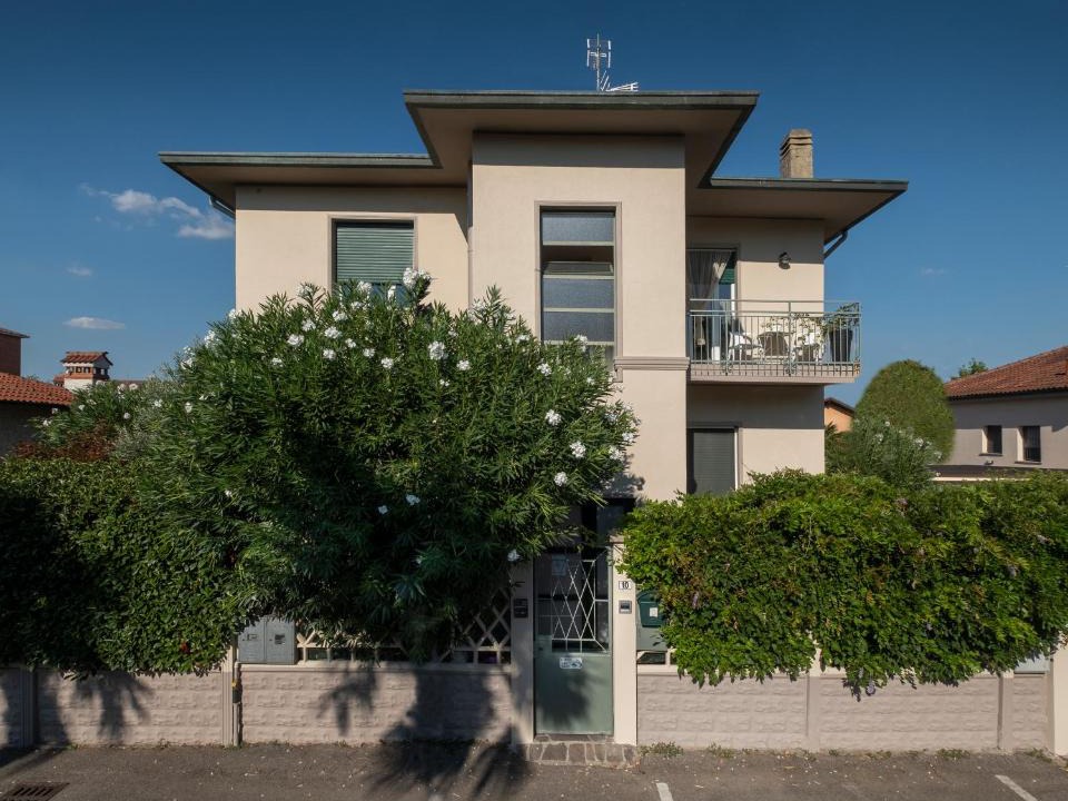 Vanzago Bed & Breakfast | LA S'VOLTA VANZAGO BED AND BREAKFAST
