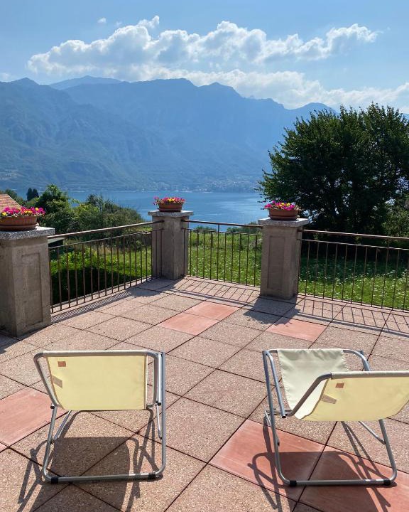 Visgnola Apartment | La Terrazza Deluxe - lake view apartment with terrace