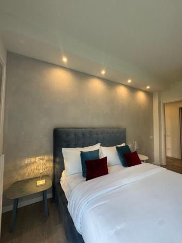 Sarnico Apartment | La Vita LakeView - Garden & Pool
