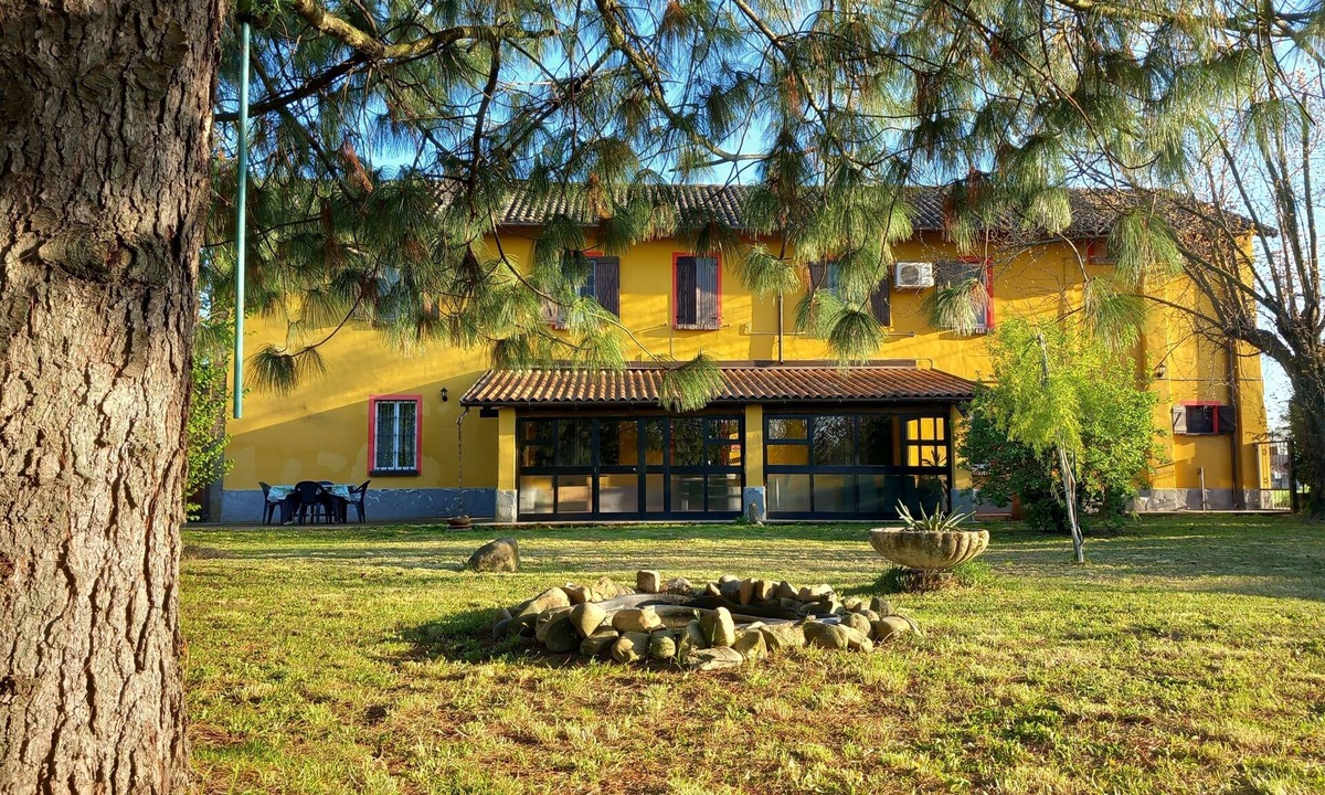 Voghera House | Large house in the countryside, relax a few miles from highways.Large garden