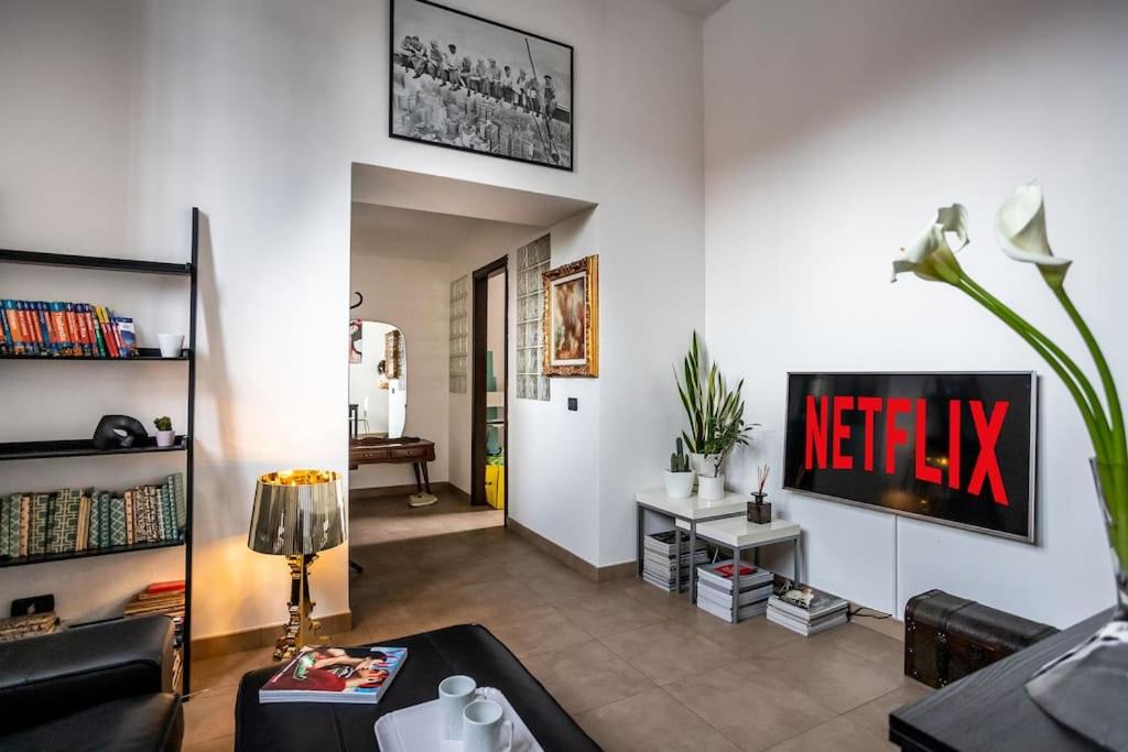 Barona Apartment | Life is Beautiful Design LOFT Navigli Romolo, SmartTV, WiFi, AC and street parking