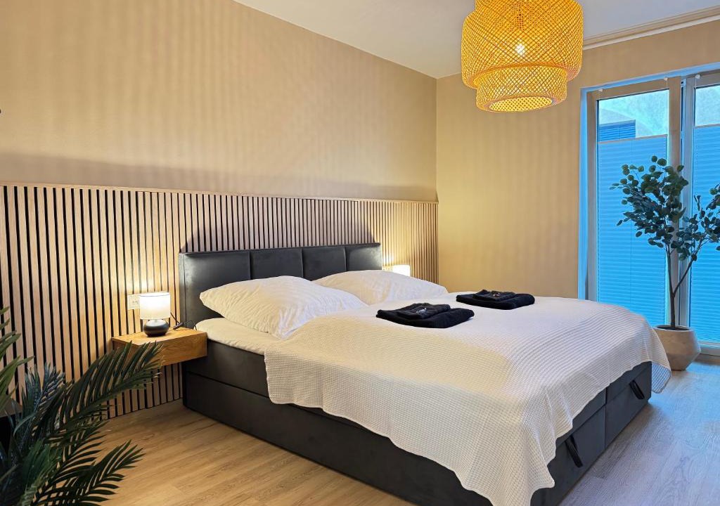Braunschweig City Center Apartment | LIGHTPLACE Design Boxspring Balkon 2 Smart TV Innenstadt